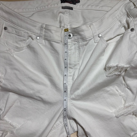 Torrid White Cropped Distressed Jeans - Picture 5 of 6